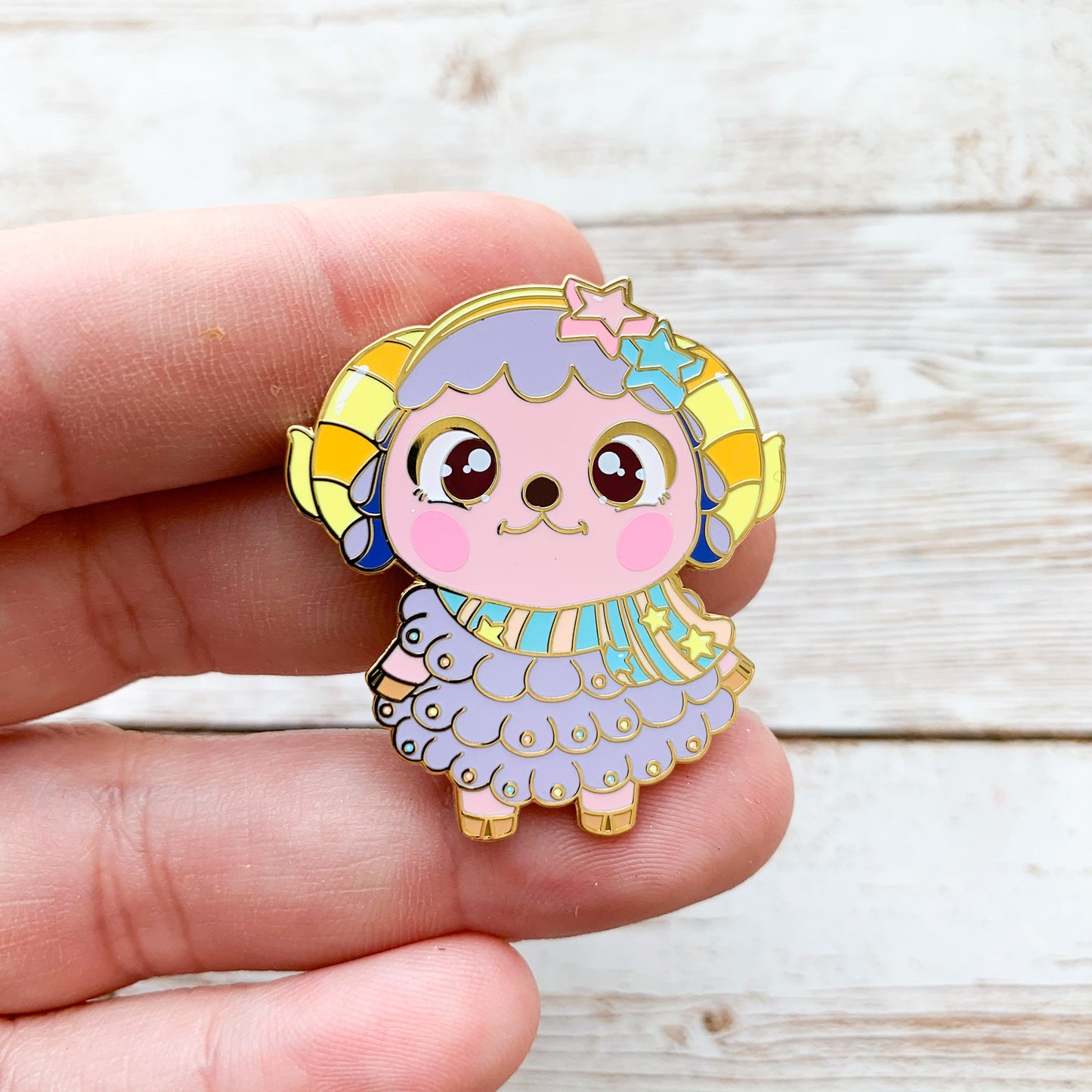 Etoile Enamel Pin